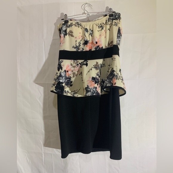3/$28❤️Mini strapless black with multicolor top size 2 XL - Picture 2 of 7